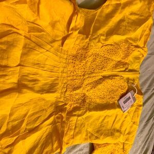 Absolutely gorgeous yellow Lino 120% blouse size Large . Brand new, excellent!